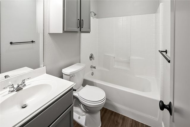 916 Crested Point Drive, College Station, TX 77845