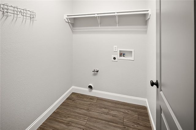 916 Crested Point Drive, College Station, TX 77845