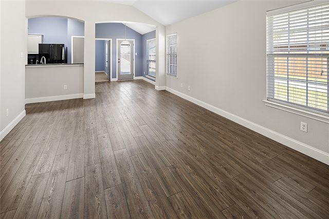 916 Crested Point Drive, College Station, TX 77845