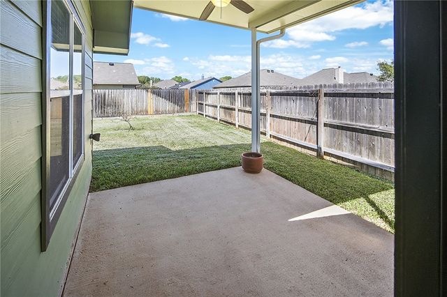 916 Crested Point Drive, College Station, TX 77845