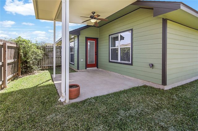 916 Crested Point Drive, College Station, TX 77845