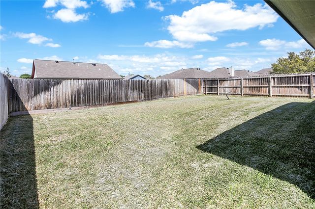 916 Crested Point Drive, College Station, TX 77845