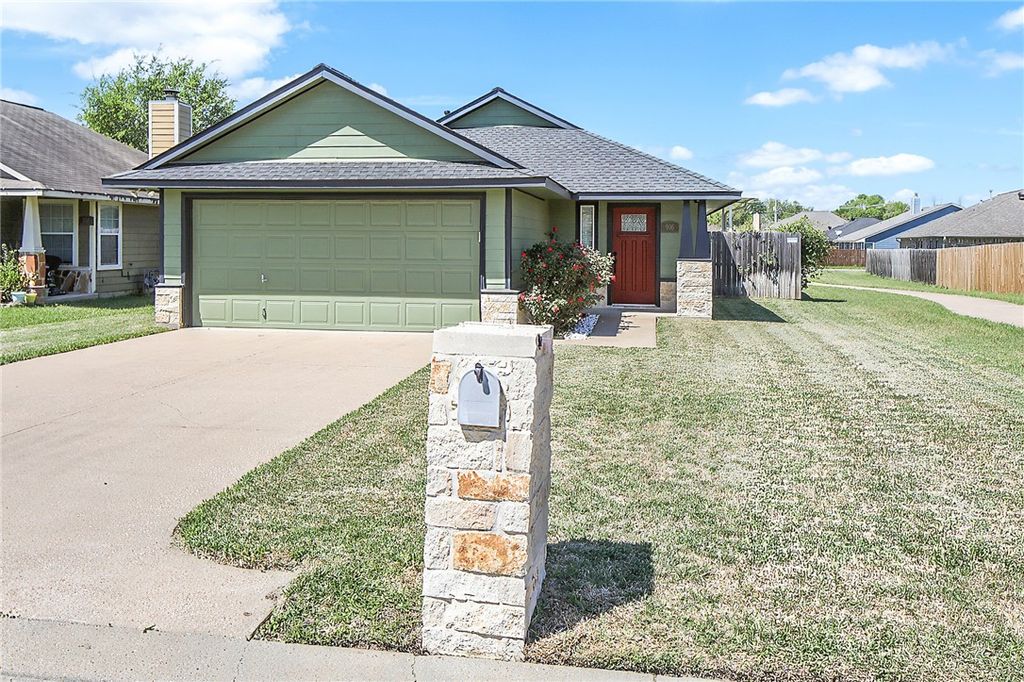 916 Crested Point Drive, College Station, TX 77845