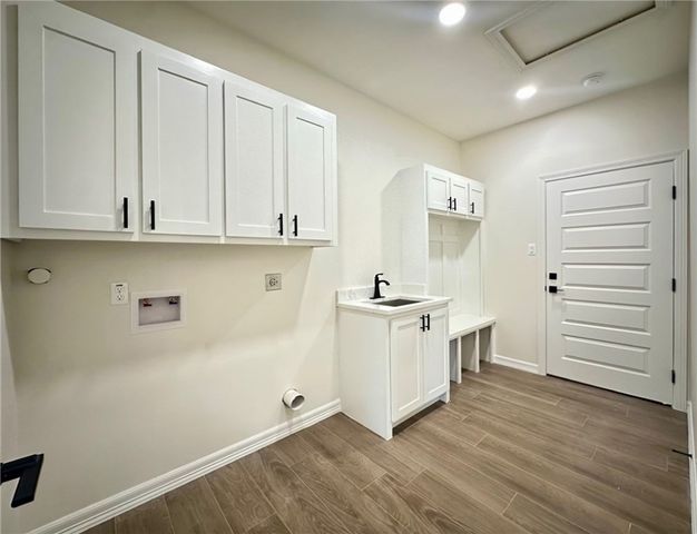 1760 Paraiso Dr, Kingsville, TX 78363