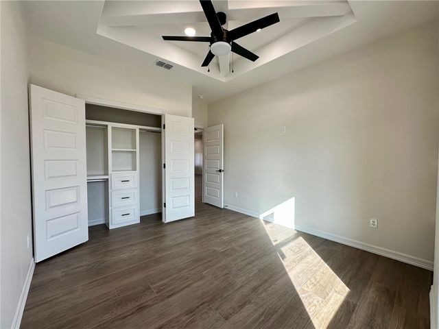 1760 Paraiso Dr, Kingsville, TX 78363