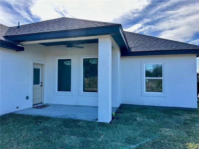 1760 Paraiso Dr, Kingsville, TX 78363