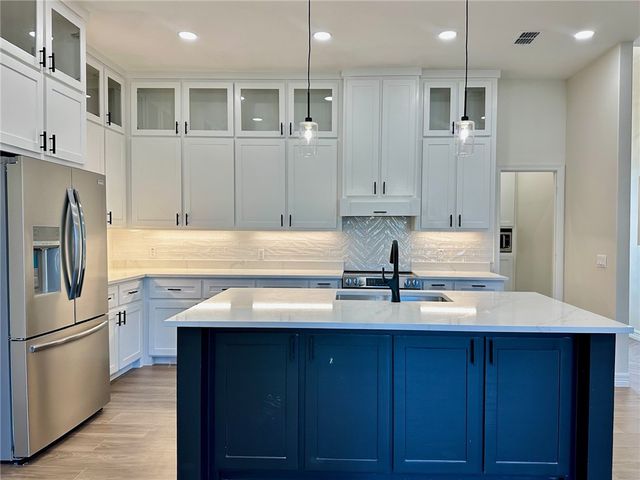 1760 Paraiso Dr, Kingsville, TX 78363