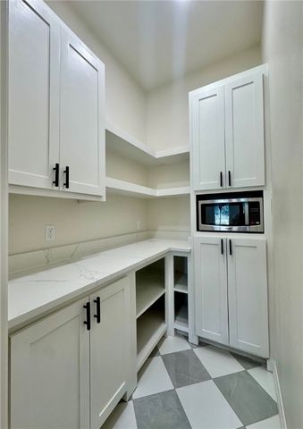 1760 Paraiso Dr, Kingsville, TX 78363