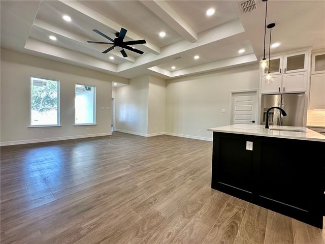 1760 Paraiso Dr, Kingsville, TX 78363