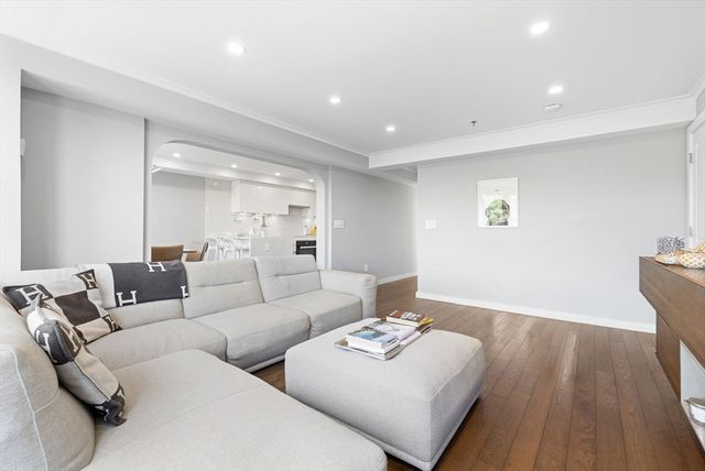 250 Hammond Pond Pkwy 716S, Newton, MA 02467
