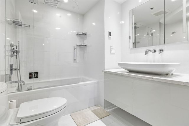 250 Hammond Pond Pkwy 716S, Newton, MA 02467