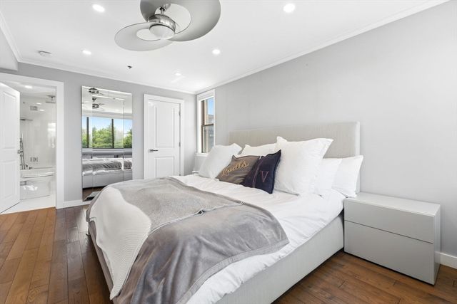 250 Hammond Pond Pkwy 716S, Newton, MA 02467