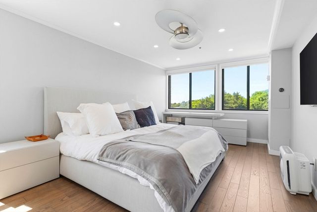 250 Hammond Pond Pkwy 716S, Newton, MA 02467