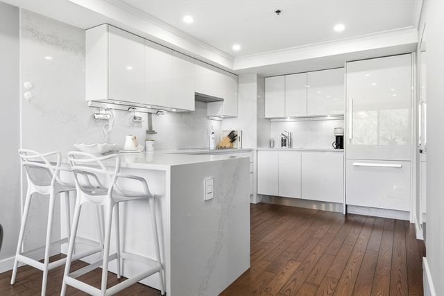 250 Hammond Pond Pkwy 716S, Newton, MA 02467