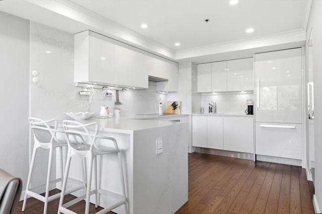 250 Hammond Pond Pkwy 716S, Newton, MA 02467