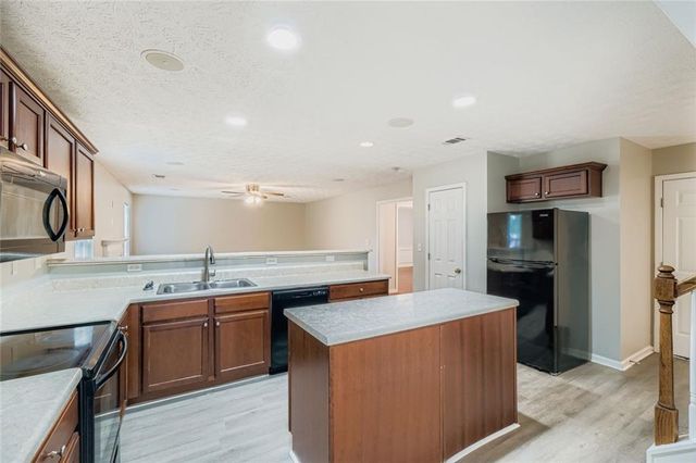 8352 Milam Loop, Fairburn, GA 30213