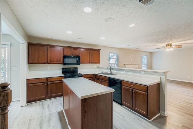 8352 Milam Loop, Fairburn, GA 30213