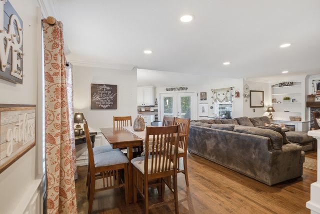 47 John St, Lunenburg, MA 01462