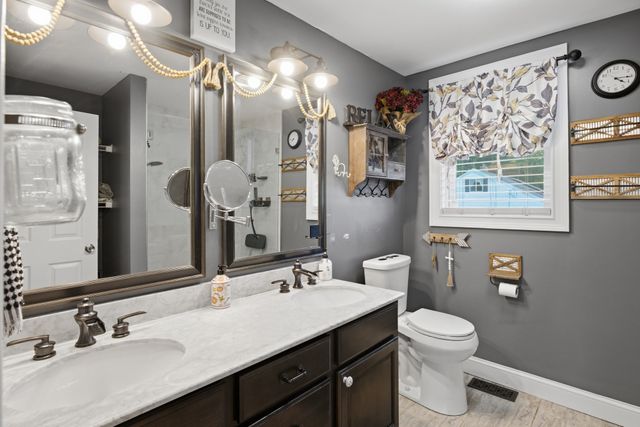47 John St, Lunenburg, MA 01462