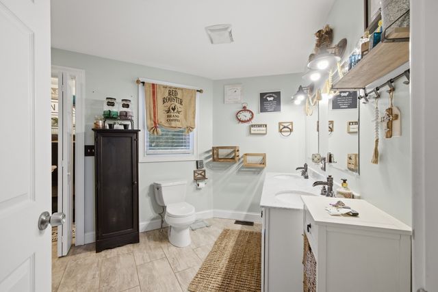 47 John St, Lunenburg, MA 01462