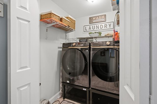 47 John St, Lunenburg, MA 01462