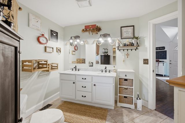 47 John St, Lunenburg, MA 01462