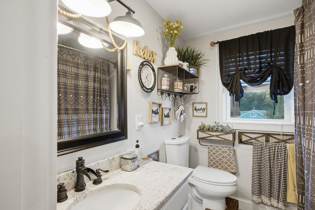 47 John St, Lunenburg, MA 01462