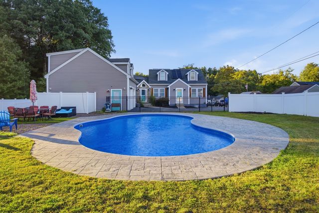 47 John St, Lunenburg, MA 01462