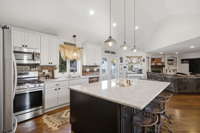 47 John St, Lunenburg, MA 01462