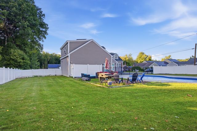 47 John St, Lunenburg, MA 01462