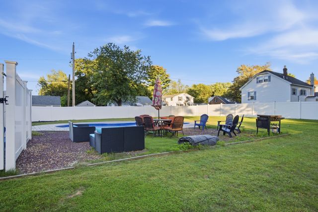 47 John St, Lunenburg, MA 01462