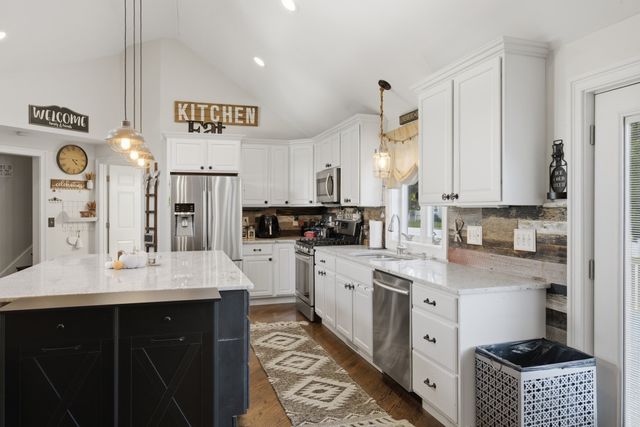 47 John St, Lunenburg, MA 01462