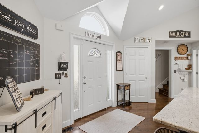 47 John St, Lunenburg, MA 01462