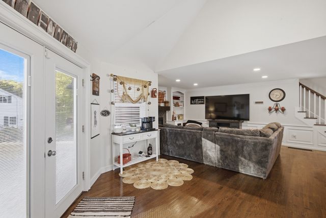 47 John St, Lunenburg, MA 01462