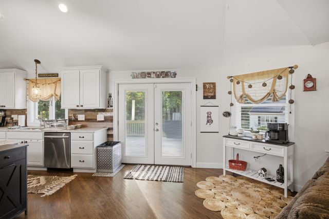 47 John St, Lunenburg, MA 01462