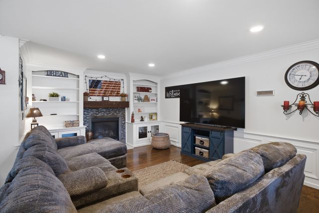 47 John St, Lunenburg, MA 01462