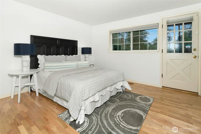 17518 NE 22nd Court, Redmond, WA 98052