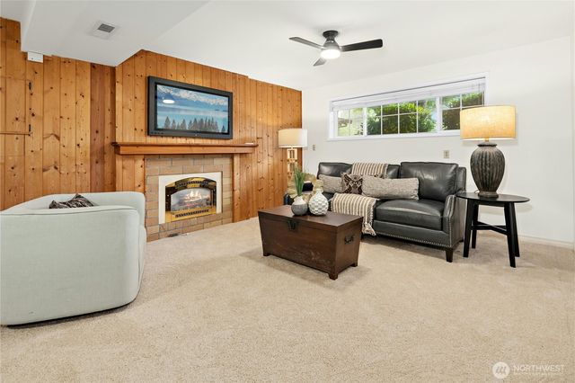 17518 NE 22nd Court, Redmond, WA 98052