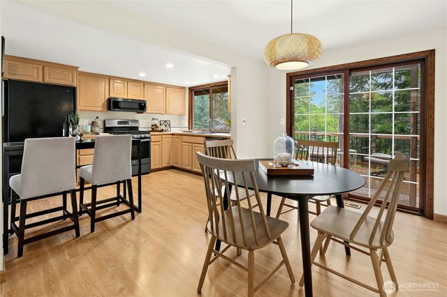 17518 NE 22nd Court, Redmond, WA 98052