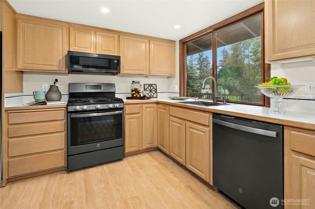 17518 NE 22nd Court, Redmond, WA 98052