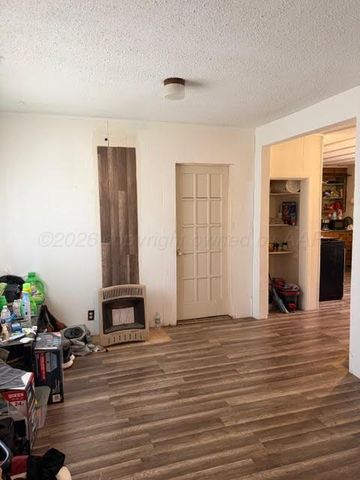 509 Ave C NW, Childress, TX 79201