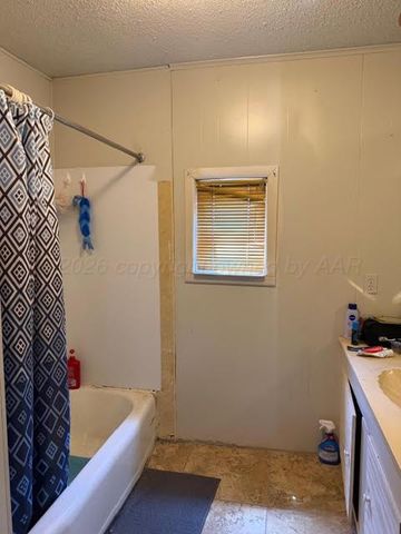 509 Ave C NW, Childress, TX 79201