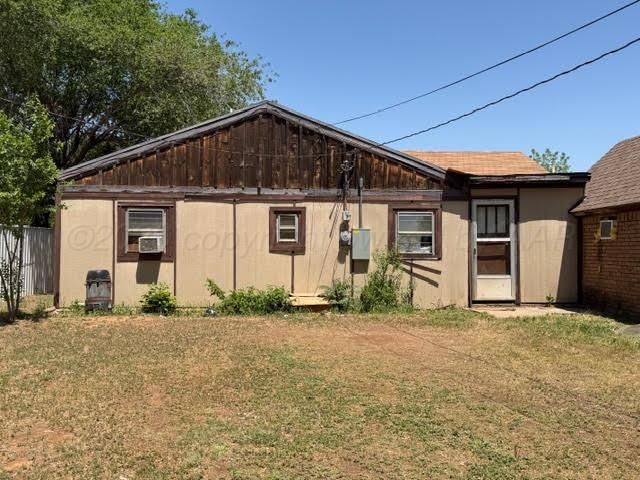 509 Ave C NW, Childress, TX 79201