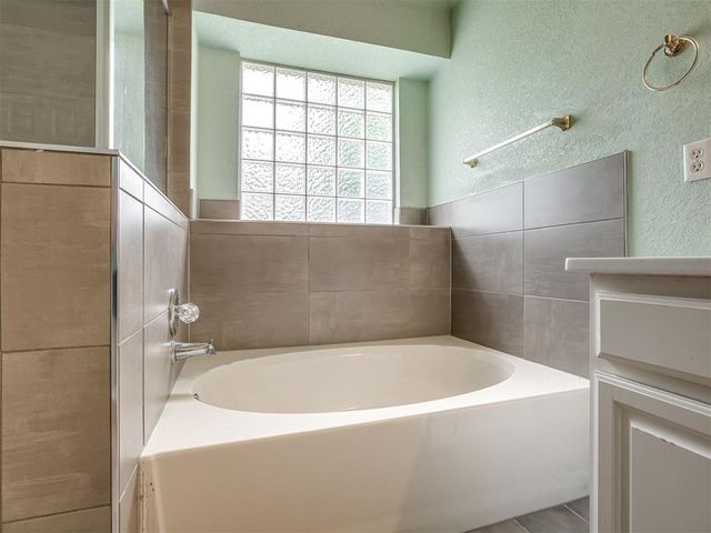 2316 Bradford Place, Edmond, OK 73012