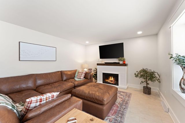 1011 Woodland Court, Crown Point, IN 46307