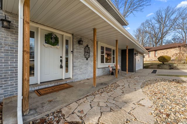 1011 Woodland Court, Crown Point, IN 46307