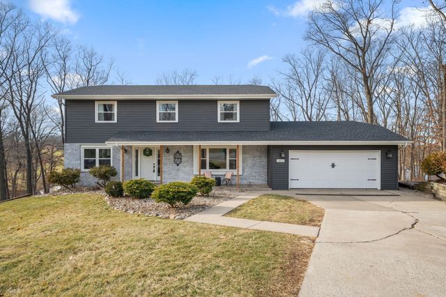 1011 Woodland Court, Crown Point, IN 46307