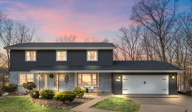 1011 Woodland Court, Crown Point, IN 46307