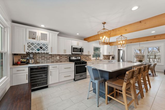 1011 Woodland Court, Crown Point, IN 46307