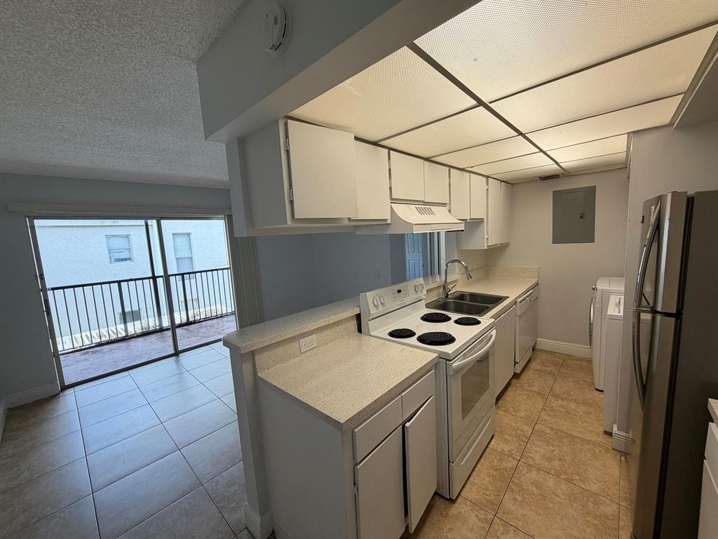 4419 TREEHOUSE Lane C, Tamarac, FL 33319